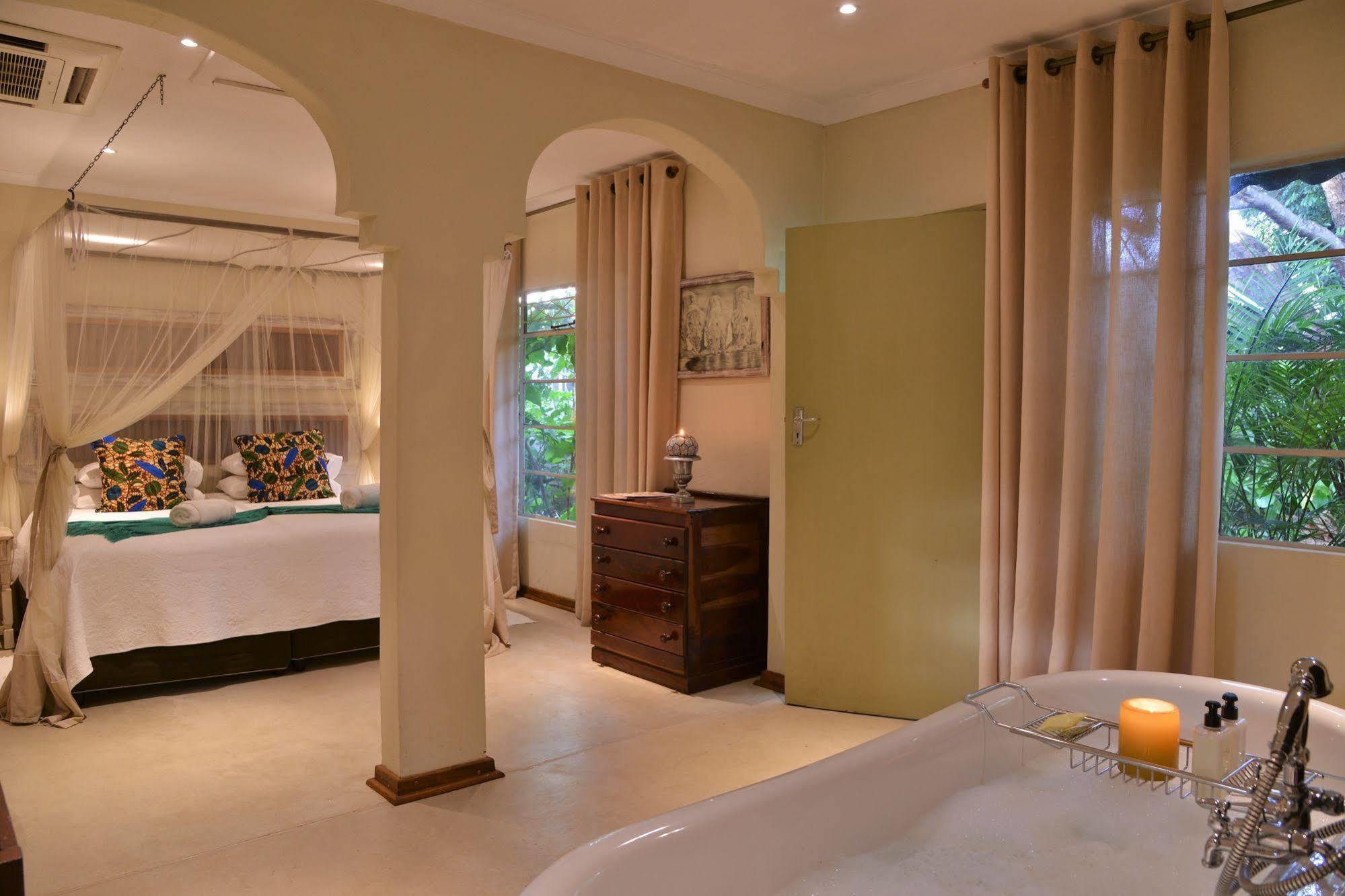 Bayete Guest Lodge วิกตอเรียฟอลส์ ภายนอก รูปภาพ