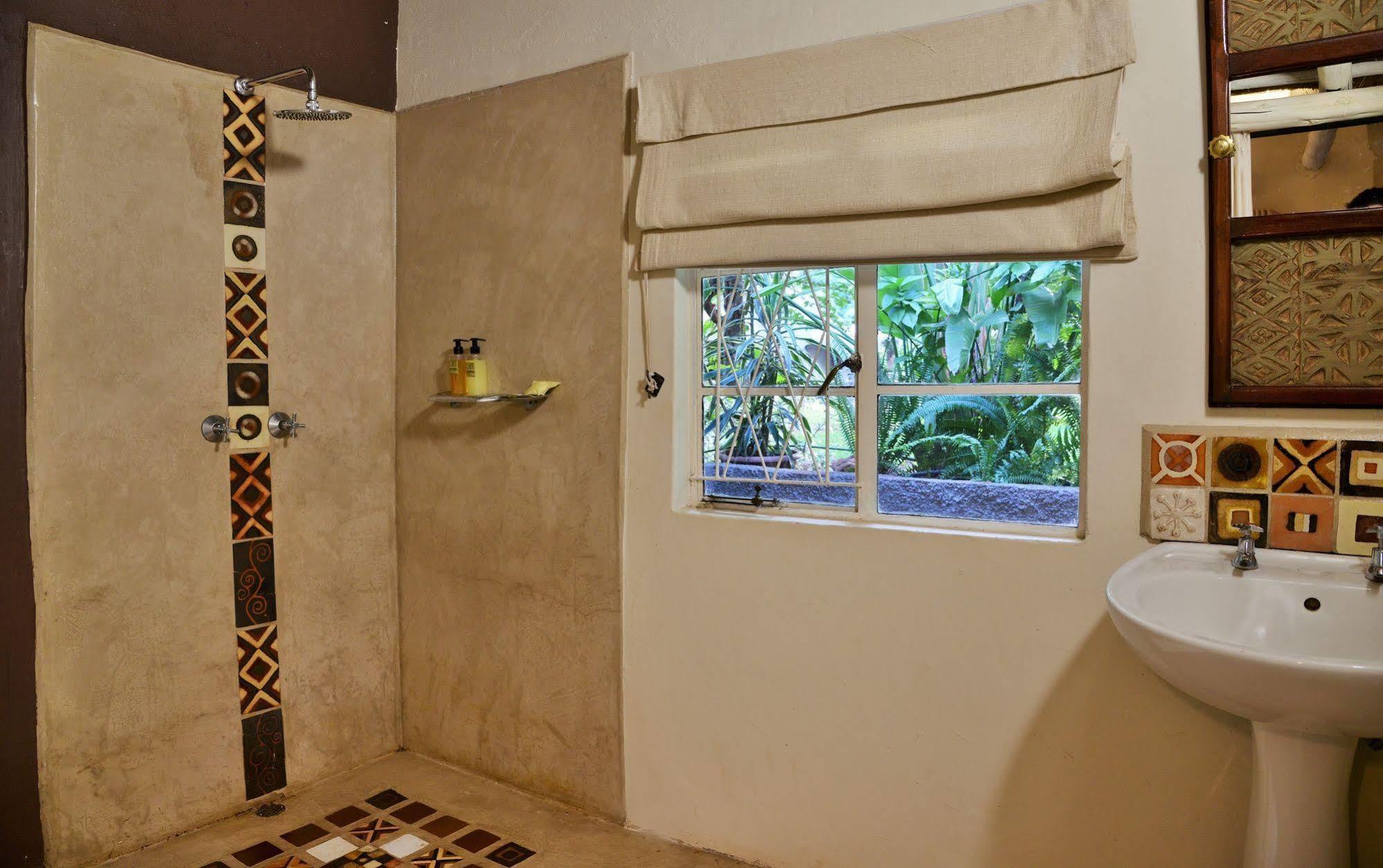 Bayete Guest Lodge วิกตอเรียฟอลส์ ภายนอก รูปภาพ
