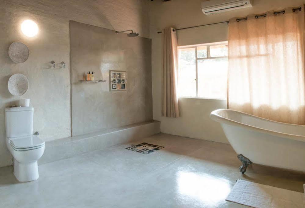 Bayete Guest Lodge วิกตอเรียฟอลส์ ภายนอก รูปภาพ