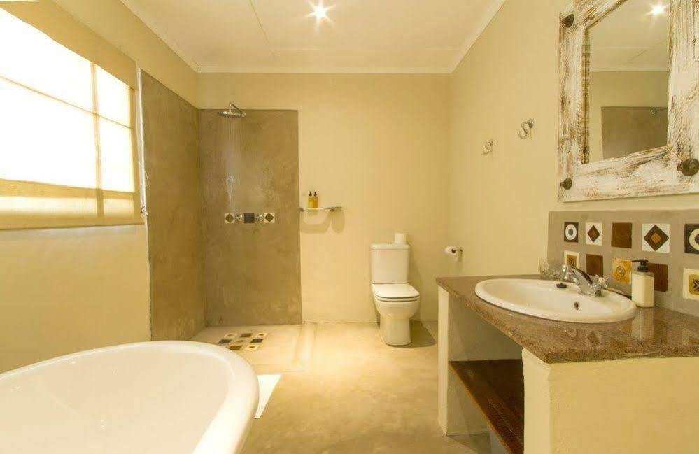 Bayete Guest Lodge วิกตอเรียฟอลส์ ภายนอก รูปภาพ