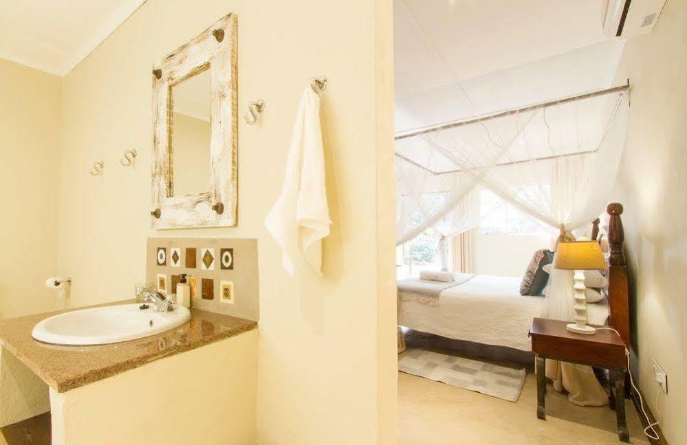 Bayete Guest Lodge วิกตอเรียฟอลส์ ภายนอก รูปภาพ