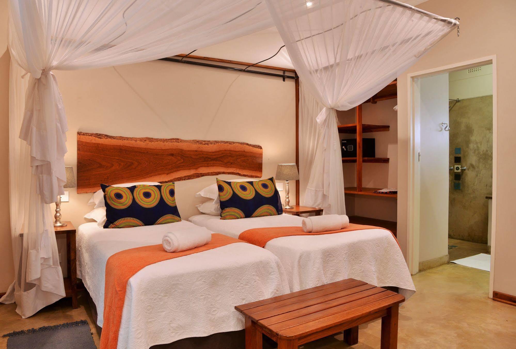 Bayete Guest Lodge วิกตอเรียฟอลส์ ภายนอก รูปภาพ