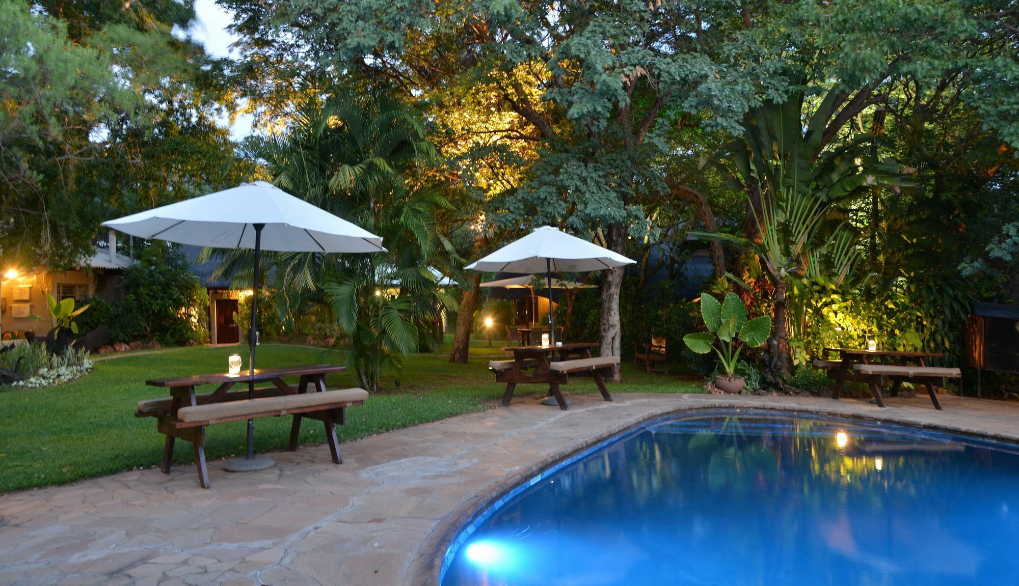 Bayete Guest Lodge วิกตอเรียฟอลส์ ภายนอก รูปภาพ