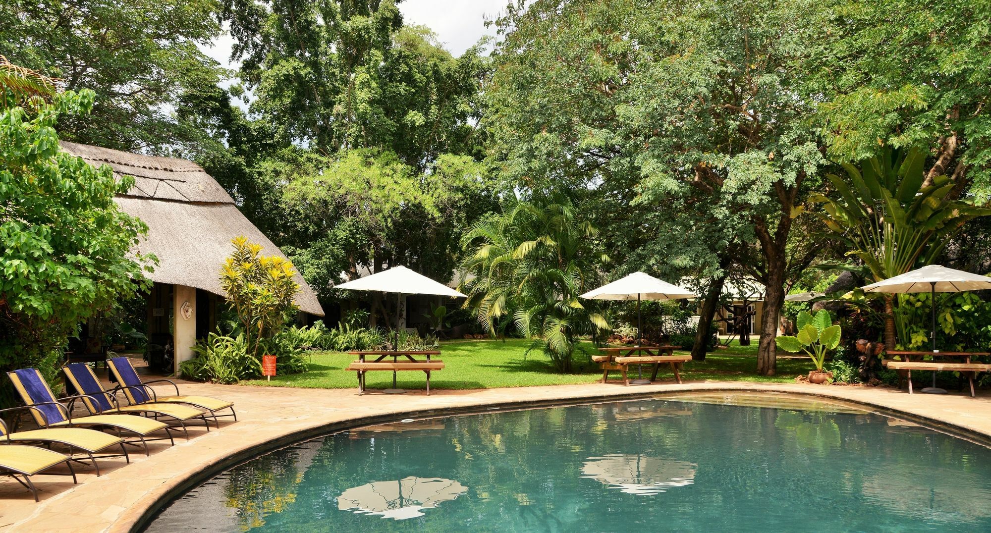 Bayete Guest Lodge วิกตอเรียฟอลส์ ภายนอก รูปภาพ
